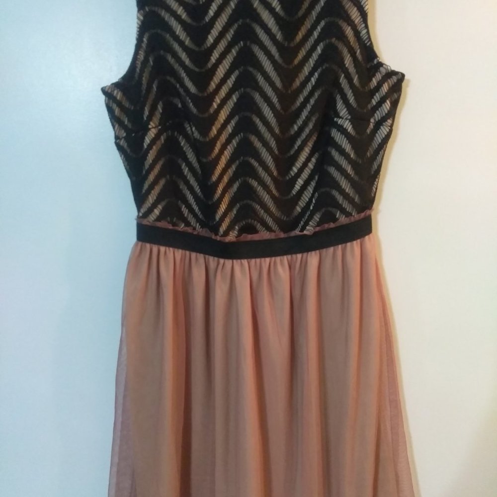 Dress - Picture 7 of 8